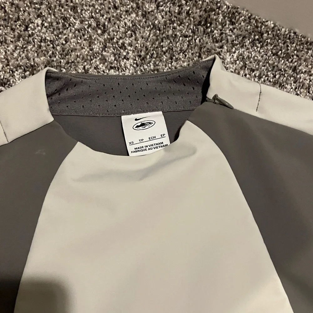 Nike x Corteiz Mid Layer Pullover
Flat pewter gray - Picture 5 of 8